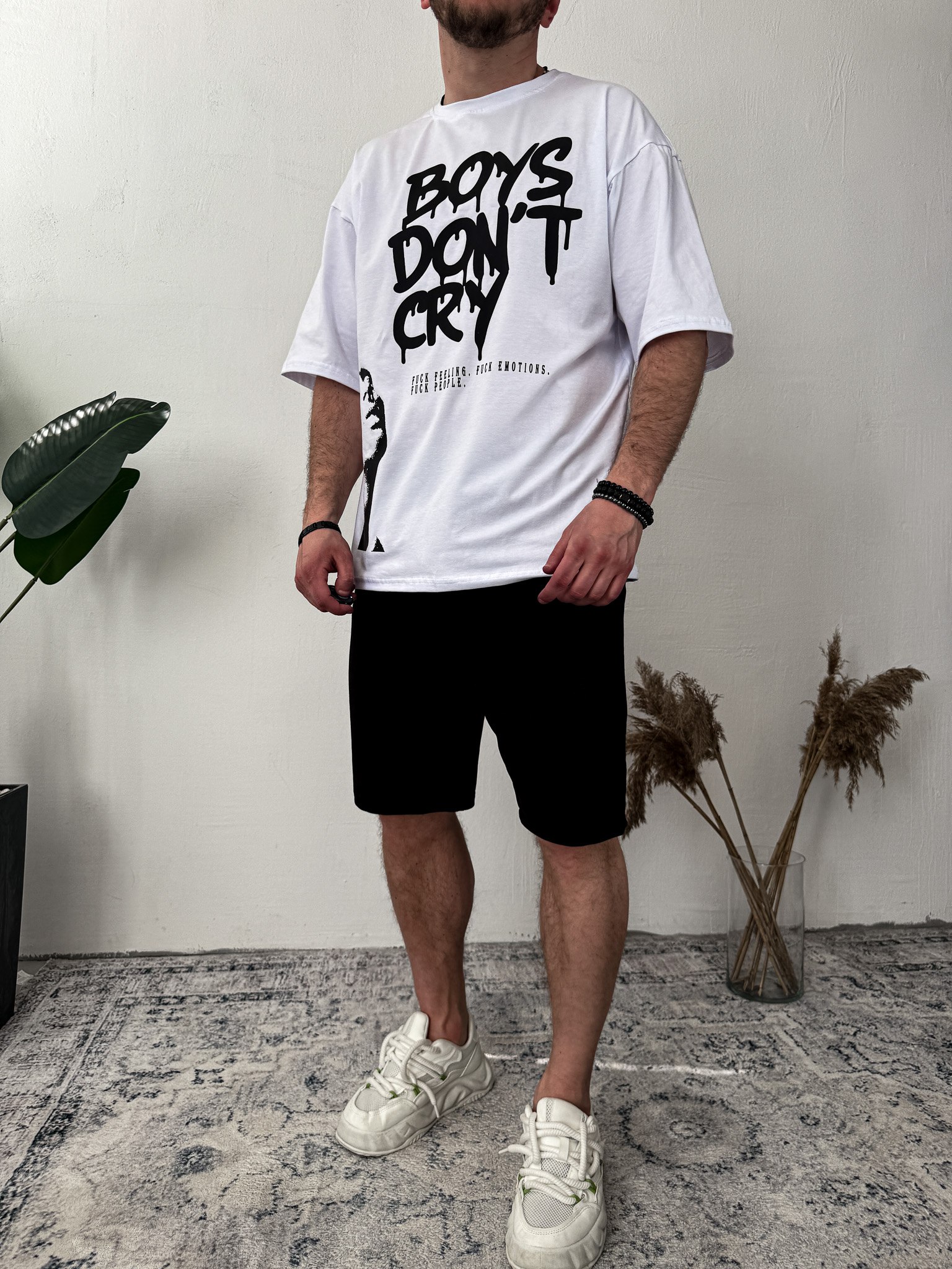 Чоловічий Літній Комплект Білий - Чорний Оверсайз з Принтом "Boys Don't Cry" (Футболка + Шорти)