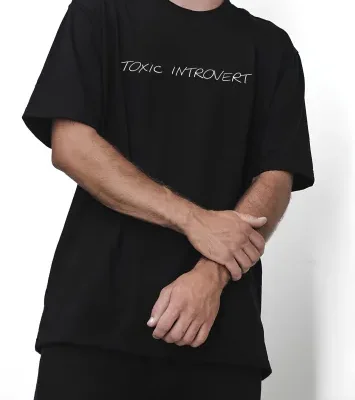 Чоловіча Чорна Футболка Оверсайз з Мерчем Написом "Toxic Introvert"