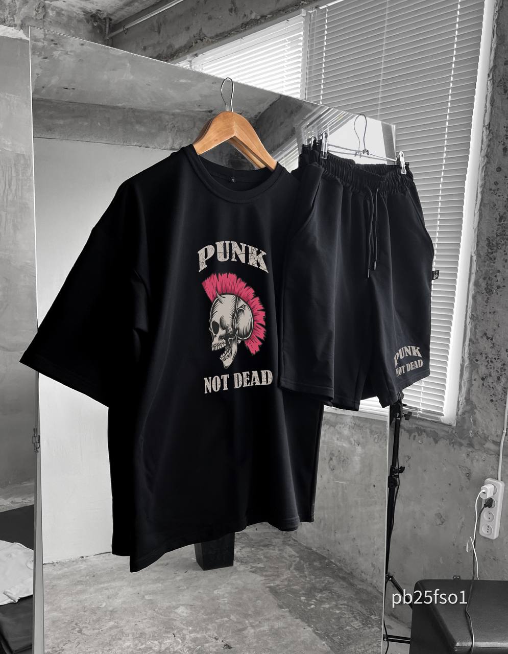 Чоловічий Базовий Літній Чорний Комплект Футболка Шорти з Принтом "Punk Not Dead"