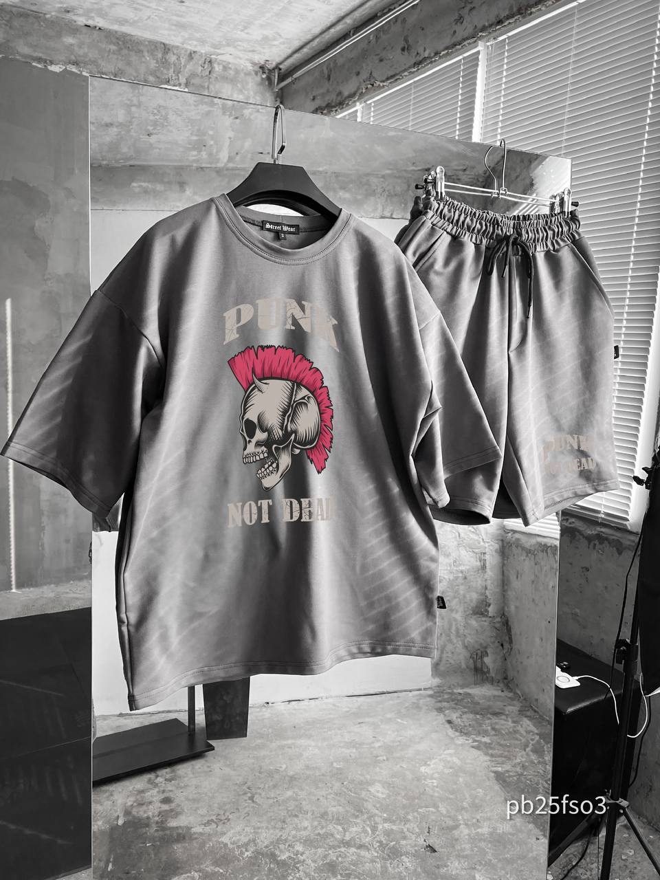 Чоловічий Базовий Літній Сірий Комплект Футболка Шорти з Принтом "Punk Not Dead"
