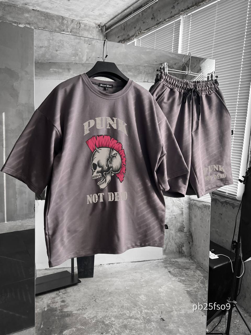 Чоловічий Базовий Літній Темно-Сірий Комплект Футболка Шорти з Принтом "Punk Not Dead"