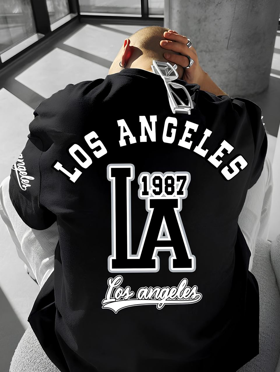 Чоловіча Об'ємна Чорна Футболка Оверсайз з Принтом на Спині "Los Angeles"