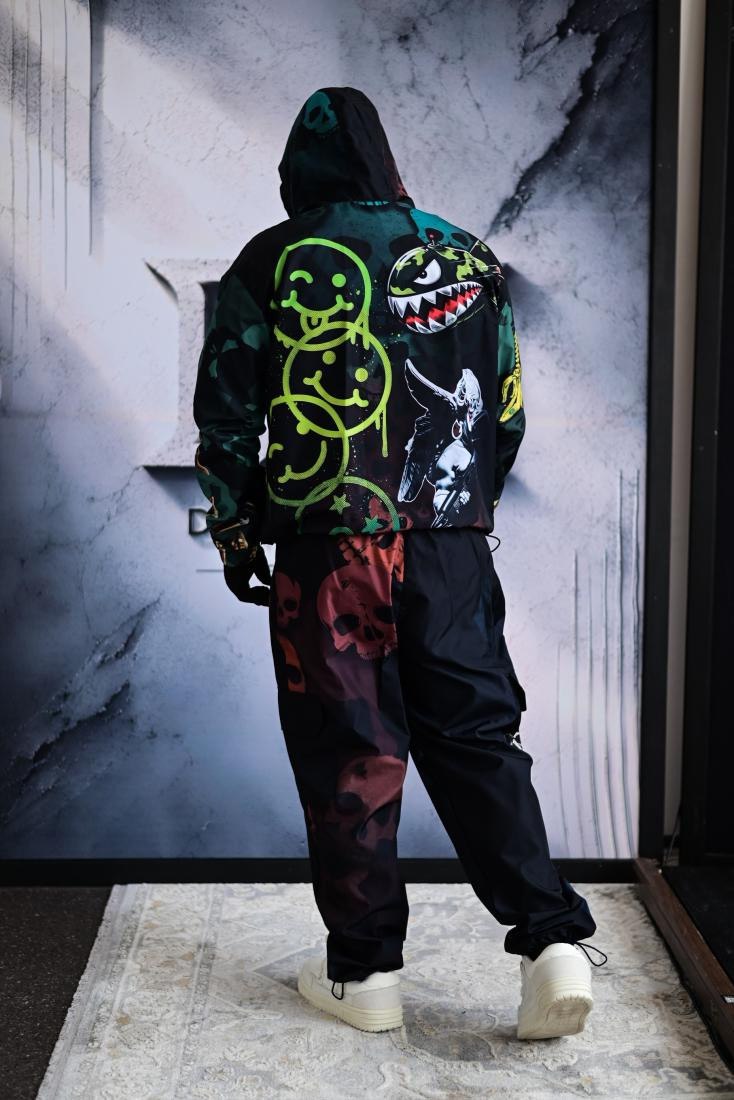 Чоловічий Чорний Костюм Анорак Штани Плащівка в Яскравий Принт